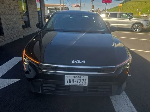 Used 2025 Kia K4 FWD image 2