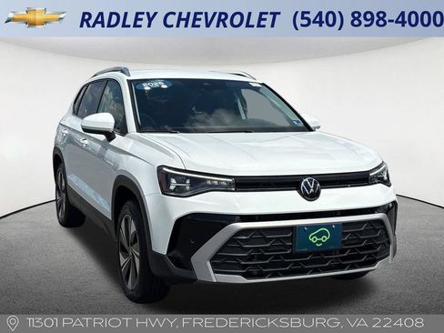 Used 2025 Volkswagen Taos SE AWD/4WD image 21