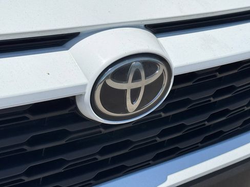 Used 2019 Toyota RAV4 XLE FWD image 4