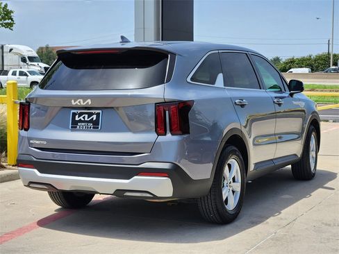 New 2025 Kia Sorento LX image 3