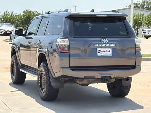 Used 2020 Toyota 4Runner SR5 Premium w/ Moonroof Package AWD/4WD image 6