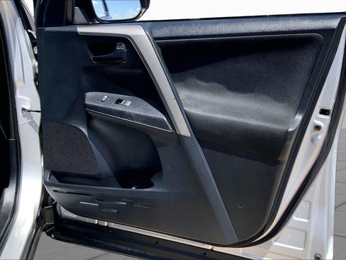 Used 2014 Toyota RAV4 LE FWD image 22