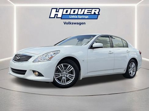 Used 2015 INFINITI Q40 w/ Moonroof Package RWD image 1