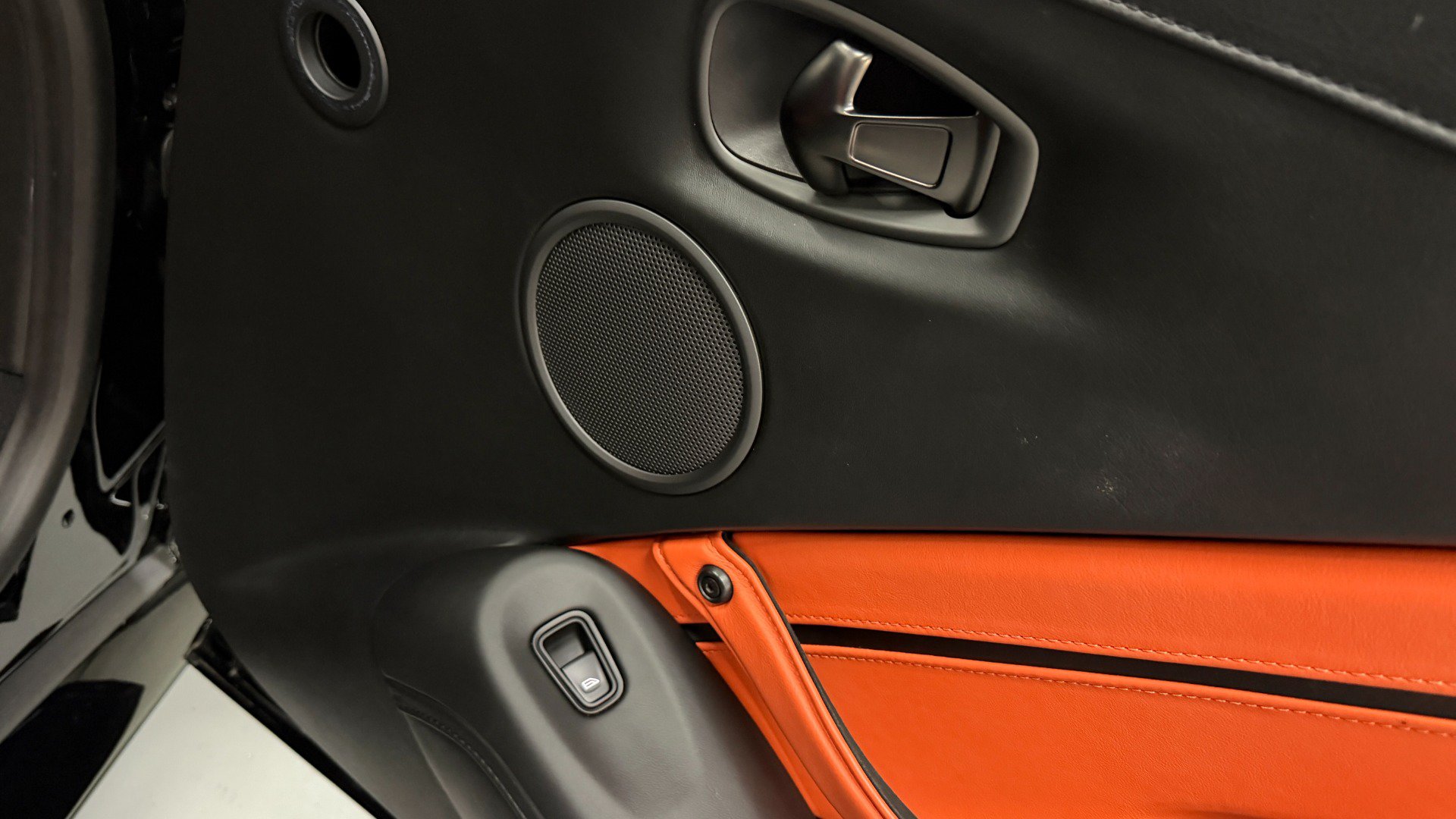 Used 2021 Aston Martin V8 Vantage Coupe RWD image 38