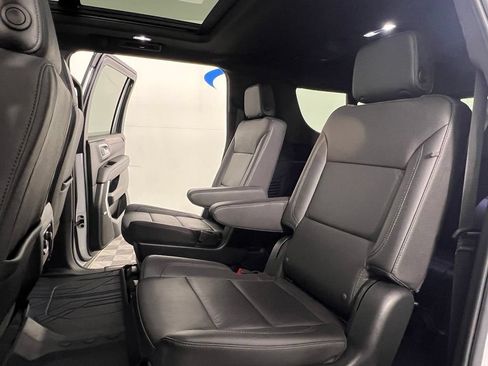 Certified 2023 Chevrolet Suburban Z71 w/ Luxury Package AWD/4WD image 18