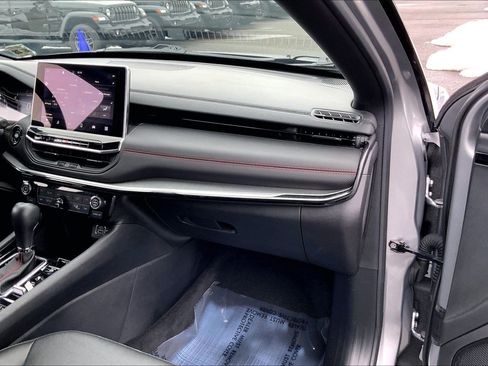 Used 2023 Jeep Compass Trailhawk w/ Sun and Sound Group image 17