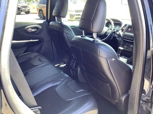 Used 2020 Jeep Cherokee Latitude Plus AWD/4WD image 30
