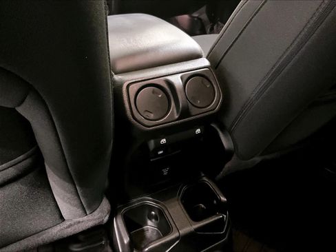 Used 2022 Jeep Wrangler Unlimited Sahara w/ Cold Weather Group image 27