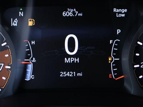 Used 2023 Jeep Compass Latitude w/ Sun and Sound Group AWD/4WD image 4