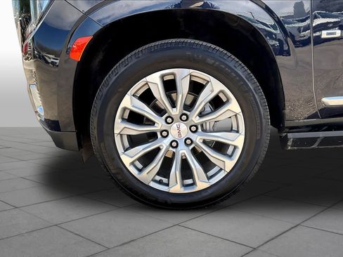 Used 2023 GMC Yukon XL Denali AWD/4WD image 11