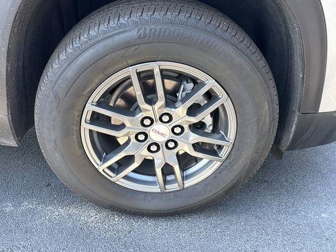 Used 2025 GMC Acadia Elevation image 25