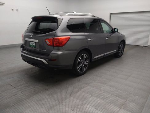Used 2017 Nissan Pathfinder Platinum w/ Family Entertainment Package FWD image 9