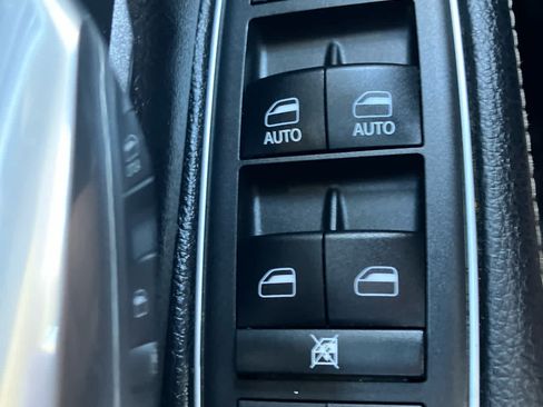 Used 2019 RAM 1500 Laramie AWD/4WD image 13