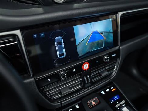 Used 2025 Porsche Macan image 24