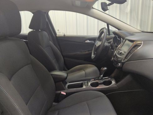 Used 2017 Chevrolet Cruze LT w/ Convenience Package FWD image 21