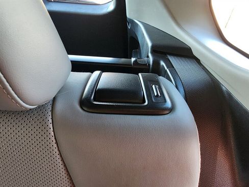 Used 2019 Toyota RAV4 Limited w/ Cold Weather Package FWD image 82