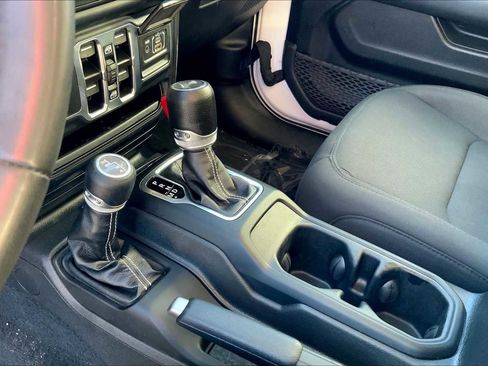 Used 2023 Jeep Wrangler Sahara image 15