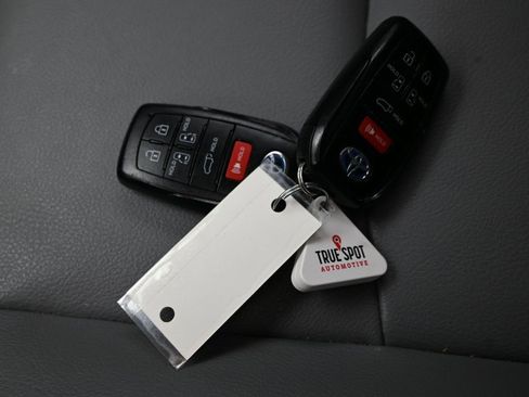 Used 2022 Toyota Sienna XLE w/ XLE Plus Package image 32