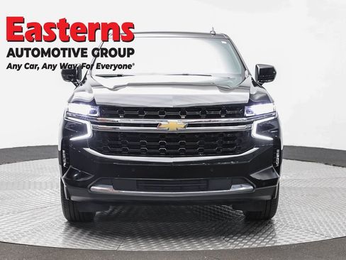 Used 2023 Chevrolet Suburban LS RWD image 2