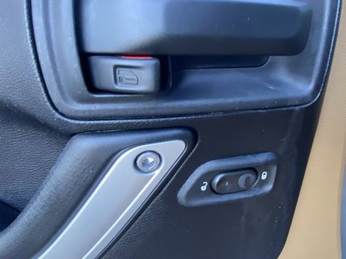 Used 2015 Jeep Wrangler Unlimited Sahara w/ Connectivity Group image 16