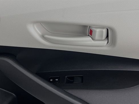 Used 2025 Toyota Corolla LE FWD image 31