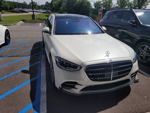 Certified 2022 Mercedes-Benz S 500 4MATIC image 2