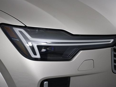 New 2026 Volvo XC90 T8 Plus w/ Protection Package Premier image 14