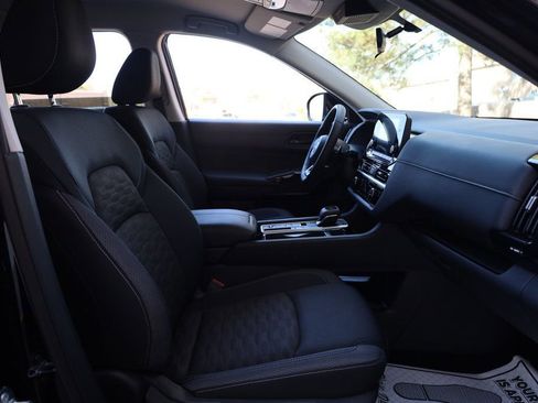 Used 2025 Nissan Pathfinder SV image 27