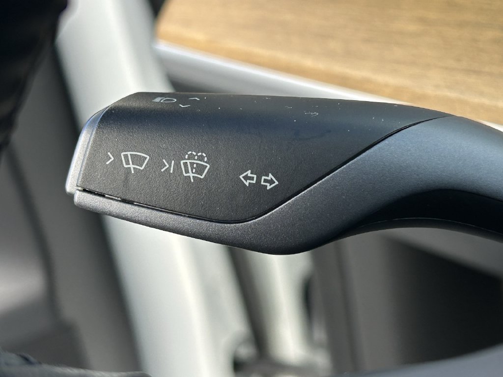 Used 2023 Tesla Model Y Long Range AWD/4WD image 29