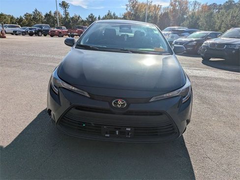 Used 2025 Toyota Corolla LE image 2