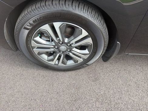 Used 2019 Kia Sedona SX FWD image 4