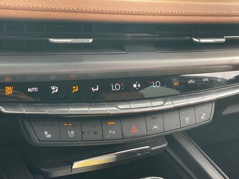 Used 2025 Cadillac XT4 Premium Luxury w/ Technology Package AWD/4WD image 11