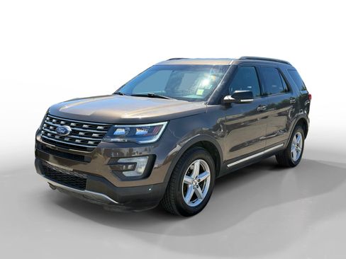 Used 2016 Ford Explorer XLT AWD/4WD image 1
