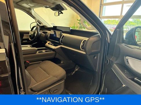 Certified 2025 Ford Expedition Active AWD/4WD image 9