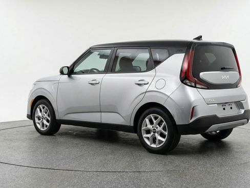 Used 2025 Kia Soul LX w/ LX Technology Package image 6