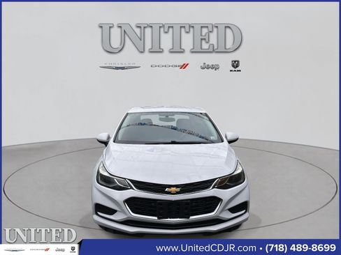 Used 2017 Chevrolet Cruze LT w/ Convenience Package image 4
