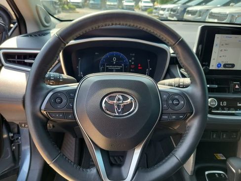 Used 2023 Toyota Corolla Cross XLE w/ Convenience Package FWD image 15