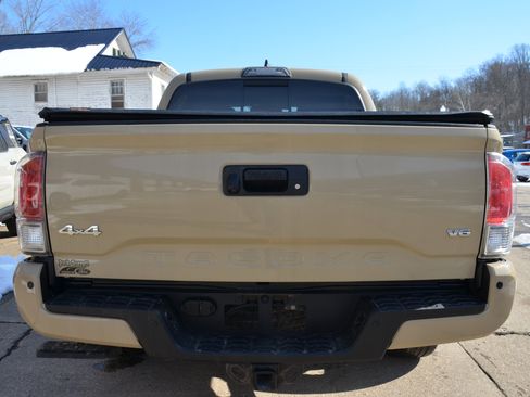 Used 2018 Toyota Tacoma Limited image 5