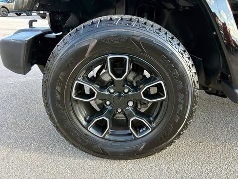 Used 2017 Jeep Wrangler Unlimited Sahara AWD/4WD image 7