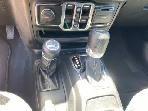 Used 2025 Jeep Gladiator Sport AWD/4WD image 33