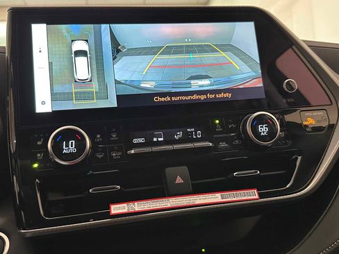 New 2026 Toyota Highlander Platinum image 13
