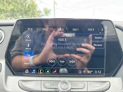 Used 2021 Chevrolet Blazer LT w/ Sound & Technology Package FWD image 9