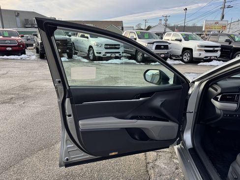 Used 2019 Toyota Camry LE w/ Convenience Package image 16