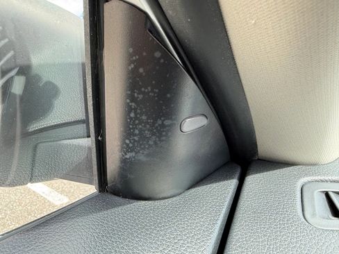 Used 2018 Nissan Rogue S image 31