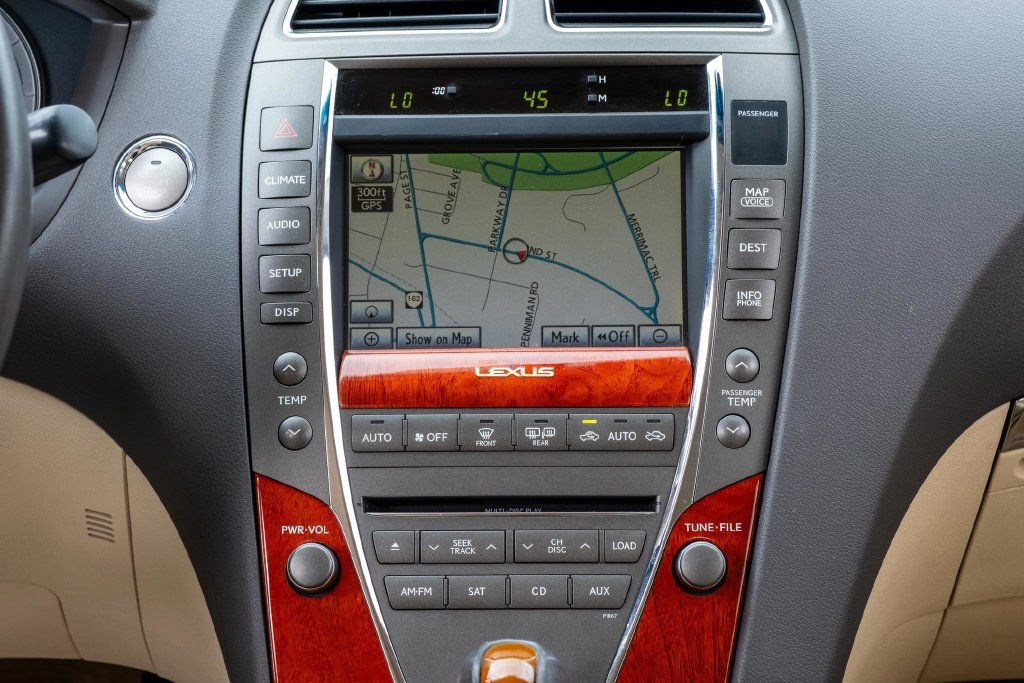 Used 2011 Lexus ES 350 w/ Preferred Accessory Package FWD image 19