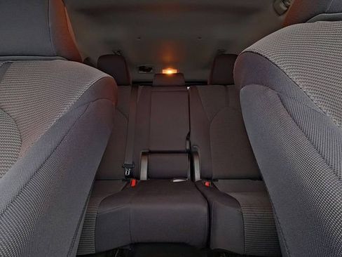 Used 2020 Toyota Highlander LE image 26