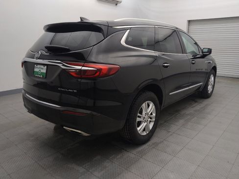 Used 2018 Buick Enclave Essence image 9