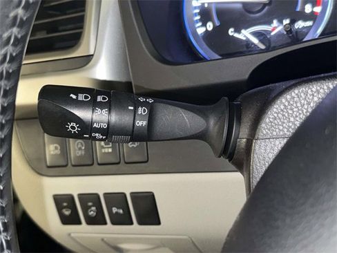 Used 2017 Toyota Highlander Limited Platinum image 31