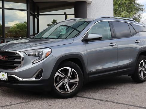 Used 2020 GMC Terrain SLT FWD image 2