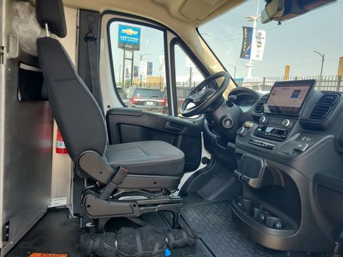 Used 2024 RAM ProMaster 3500 w/ Delivery Van Package FWD image 9